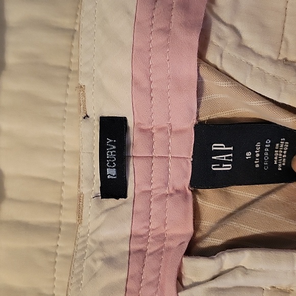 GAP tan with white stripe capris. - Picture 2 of 4